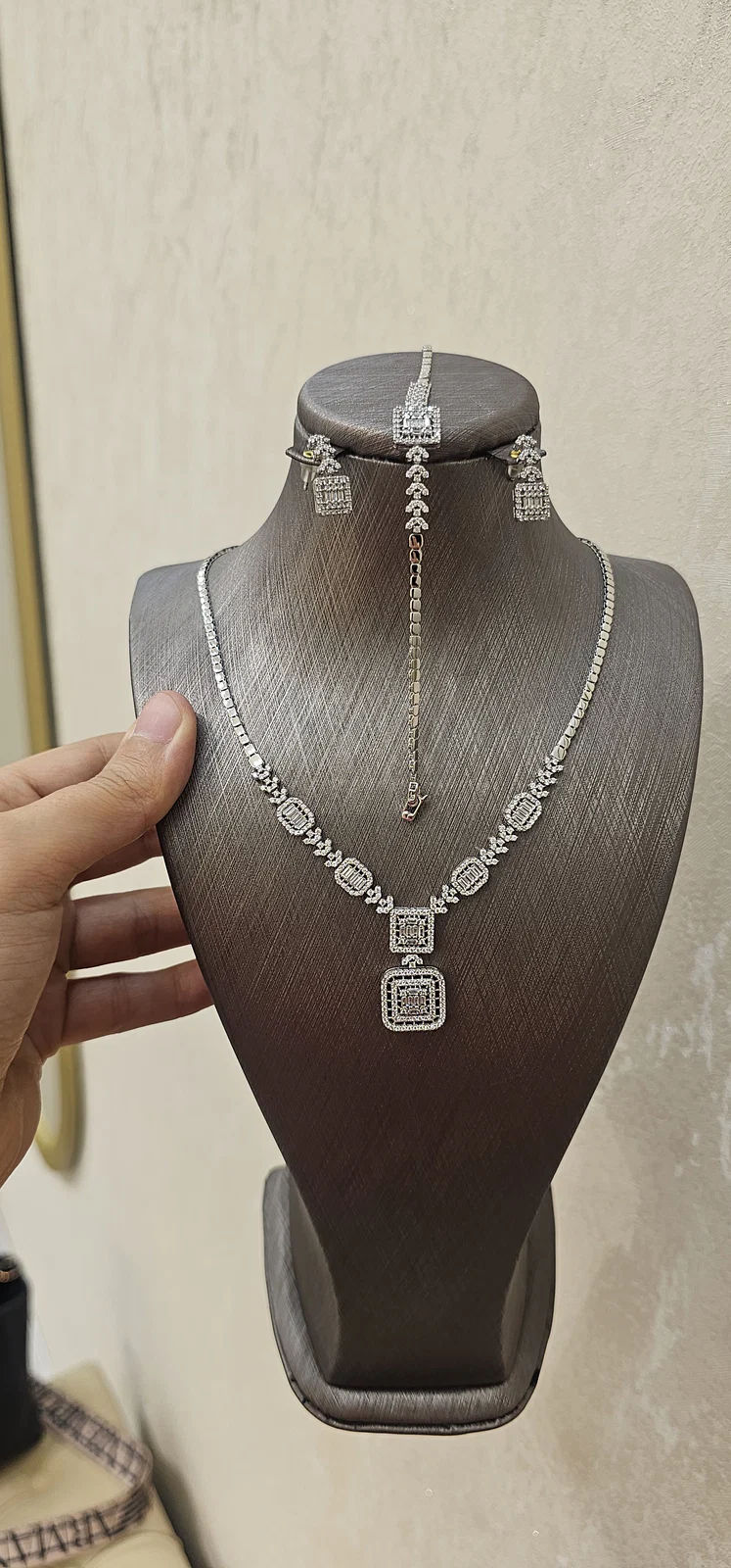 سرویس پایه جواهر با سنگ اتمی
