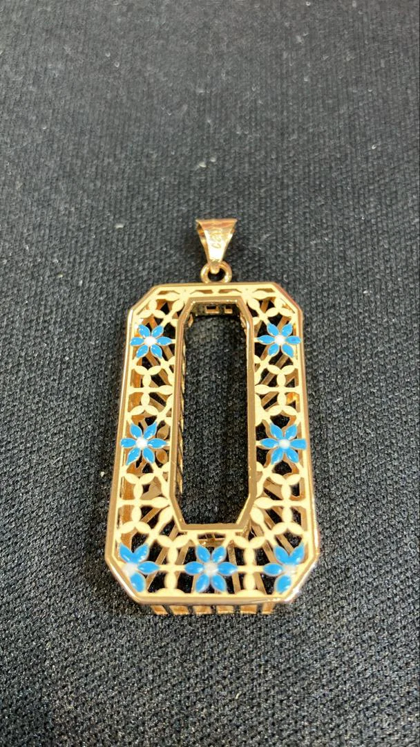 آویز گل دار
