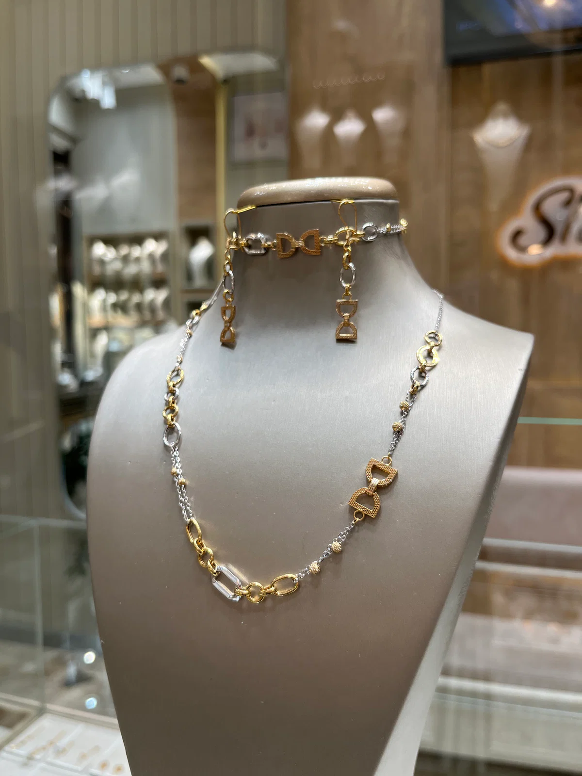 سرویس طلای پارمیس، تصویر 2