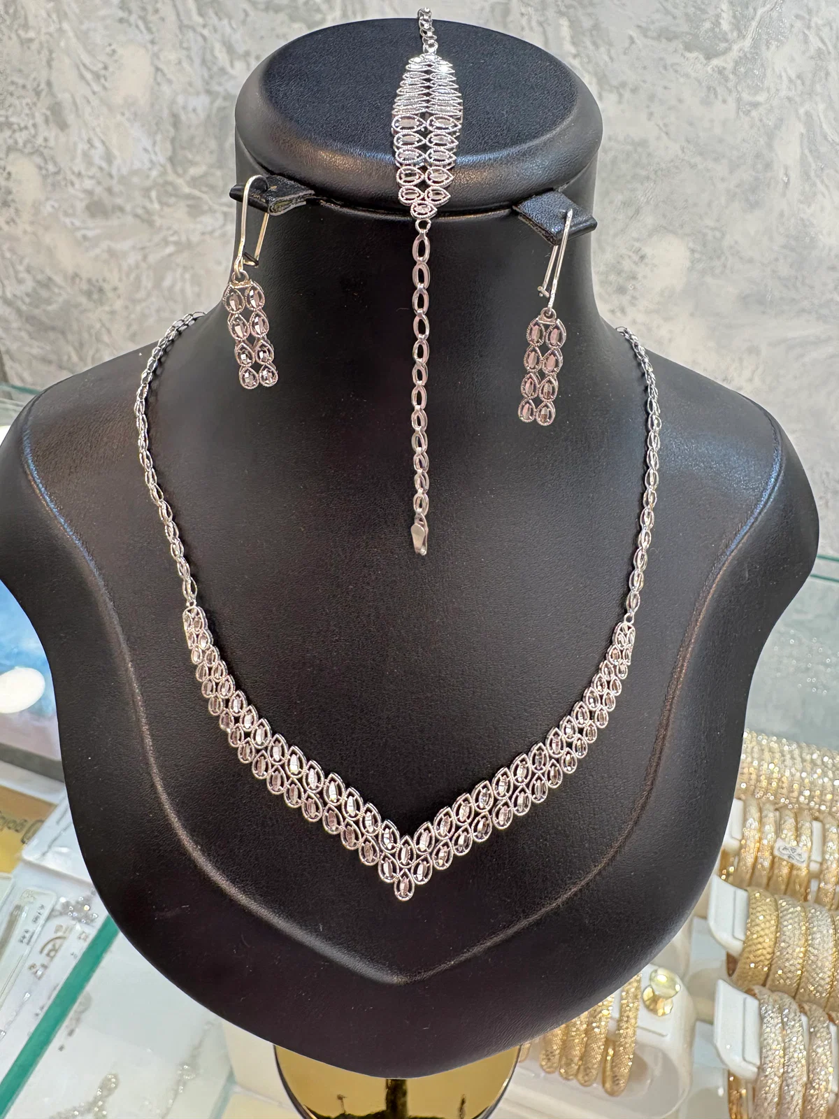 سرویس شرکتی بدون نگین