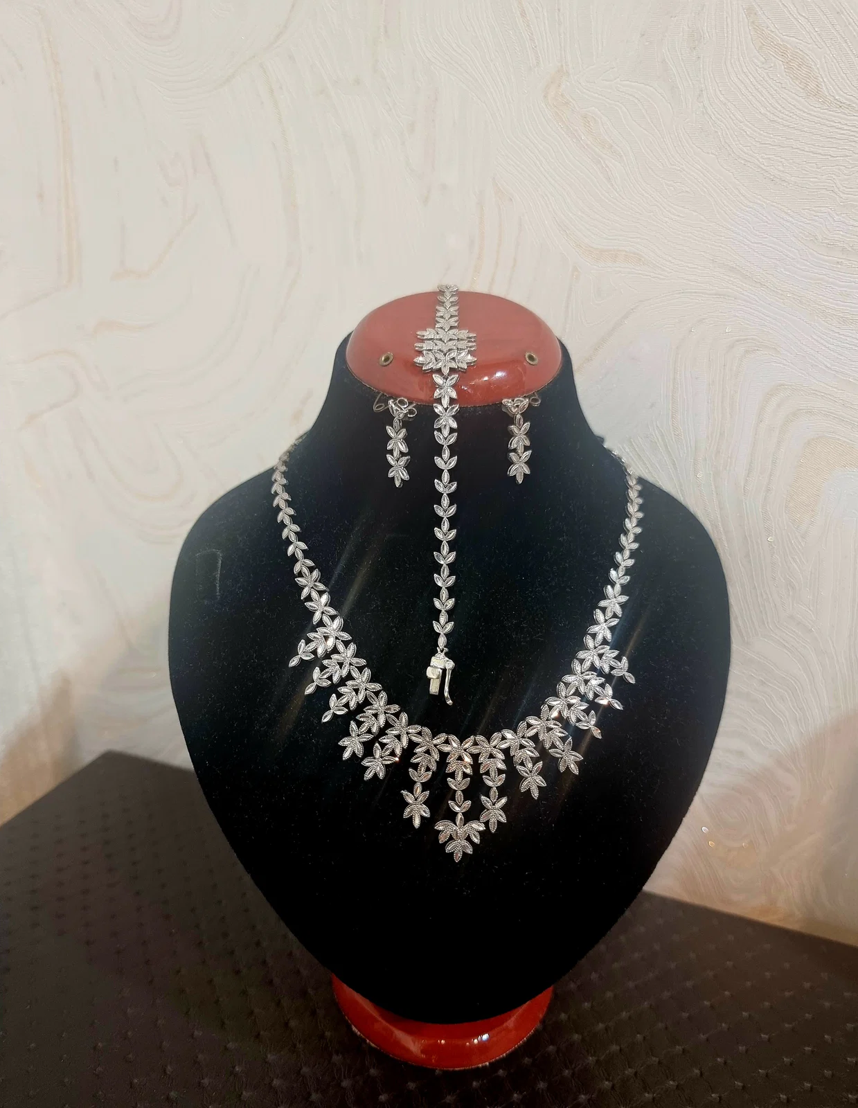 سرویس تراش سفید
