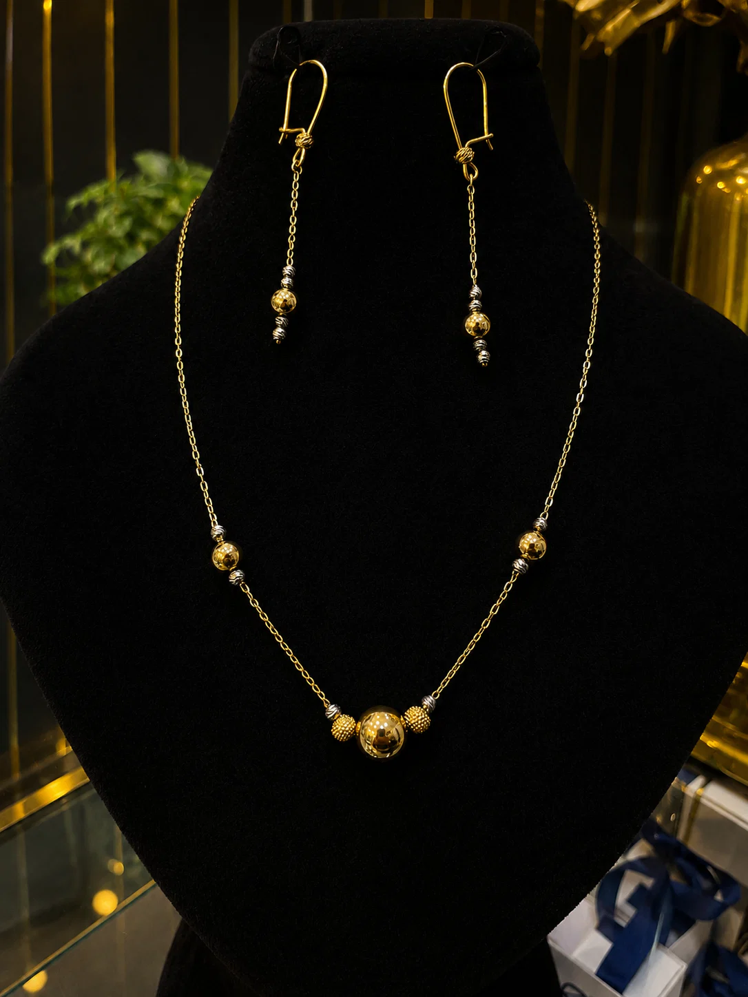 گردنی و گوشواره گوی